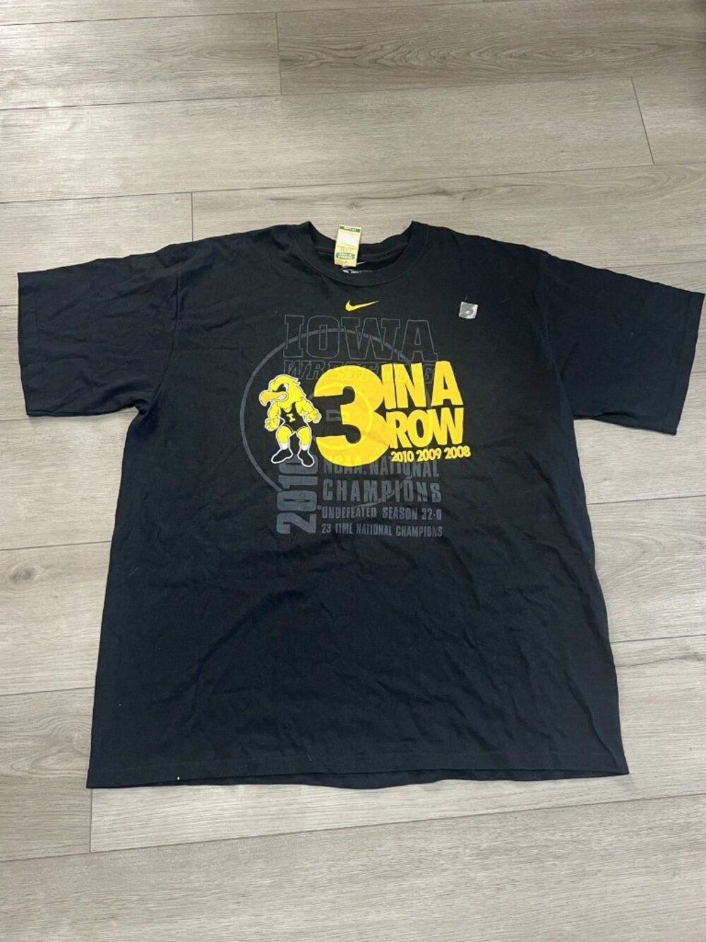 Nike Iowa Hawkeyes Wrestling T-Shirt Mens XXL New With Tags
